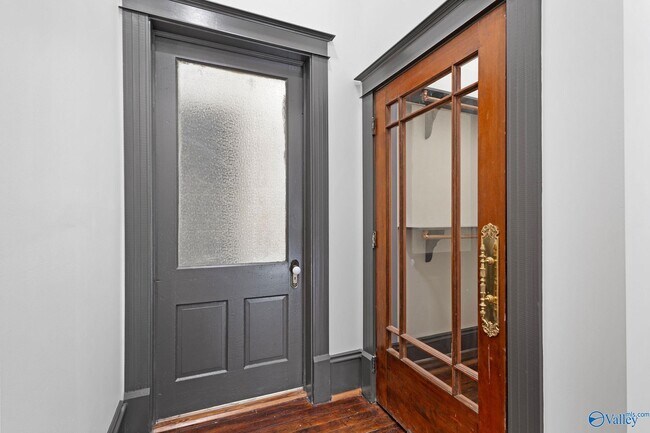 Building Photo - 719 Bank St NW