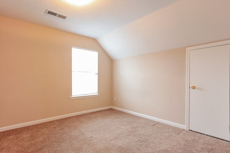 Building Photo - 4499 Shadow Ridge Dr