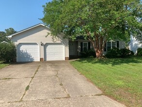 Building Photo - 3 Bedroom 2 Bathroom House