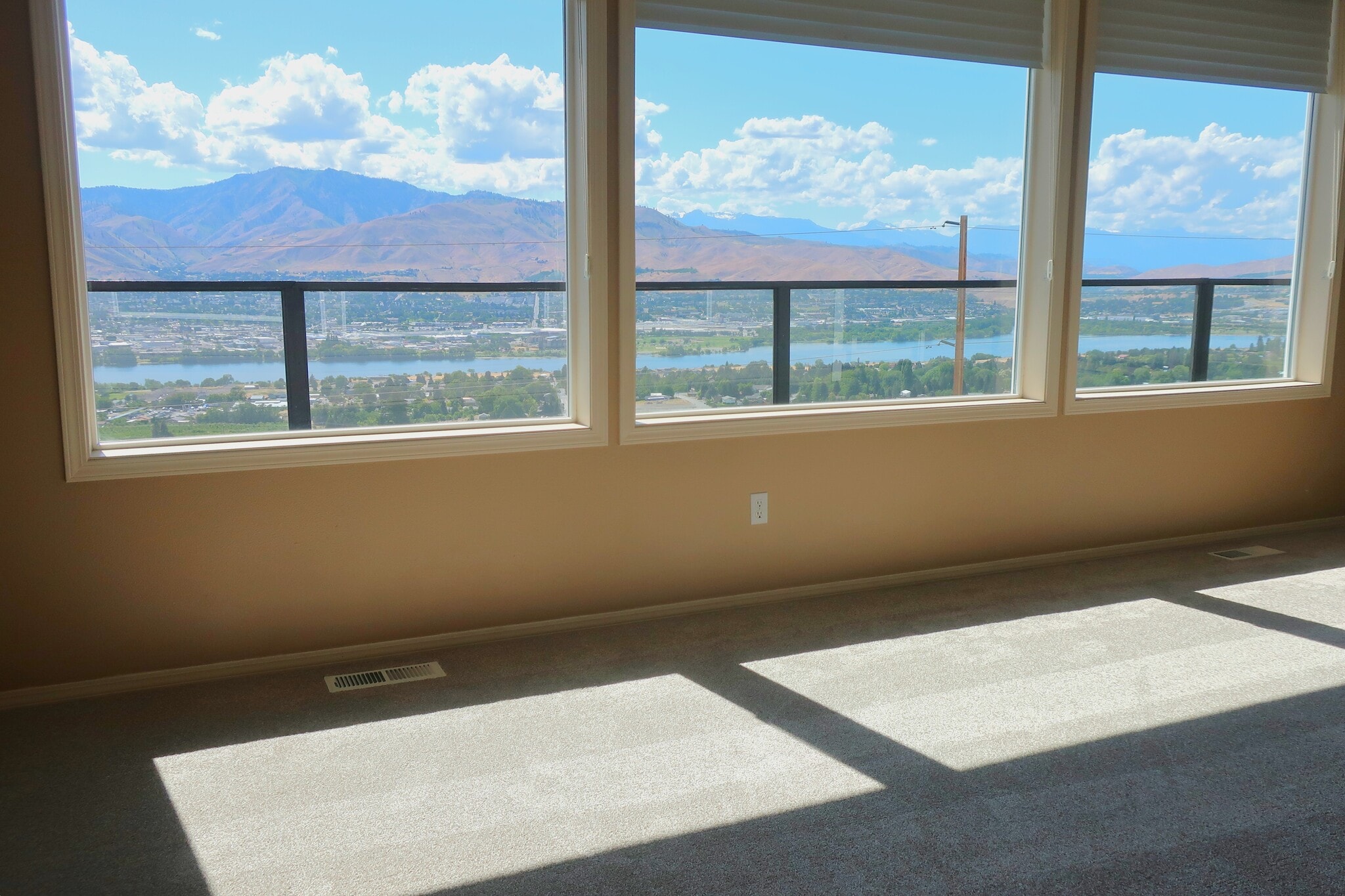 Building Photo - 466 Lower Daniels Dr