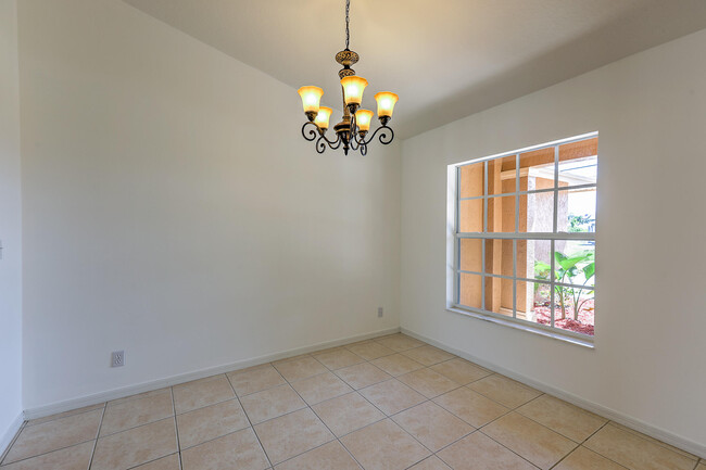 Building Photo - 3514 SW Zullo St