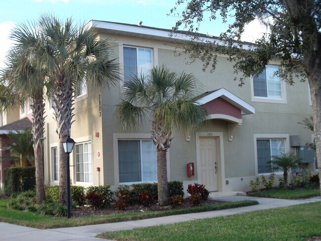 Building Photo - BEAUTIFUL TOWNHOME IN GATED COMMUNITY