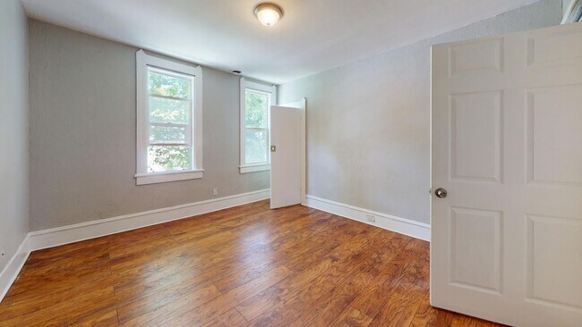 Building Photo - 3347 Seymour Ave
