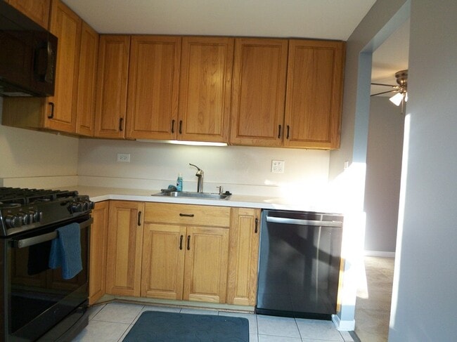 Building Photo - 34 N Salem Dr