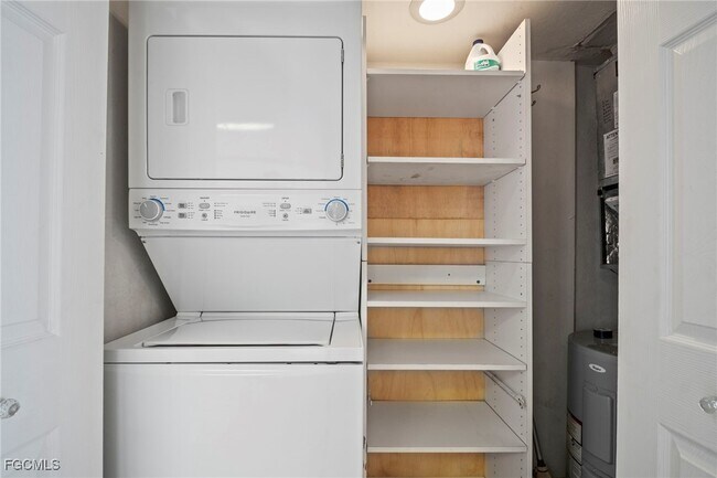 Building Photo - 894 Buttonwood Dr