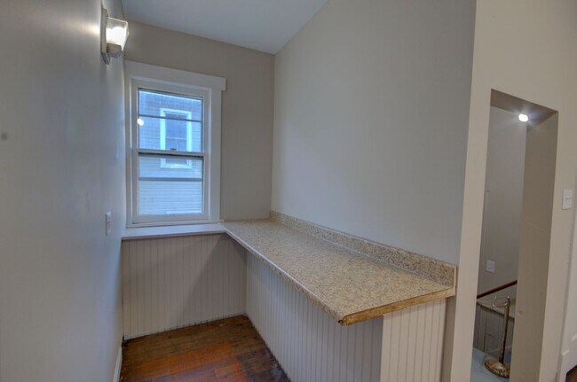 Building Photo - SL AAC907