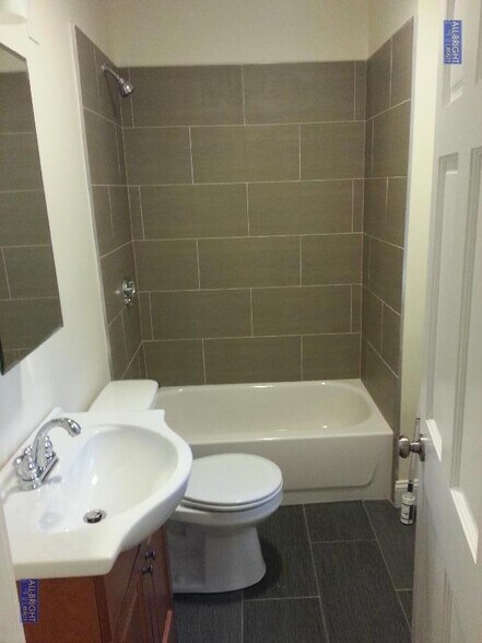 Building Photo - 2035 Commonwealth Ave