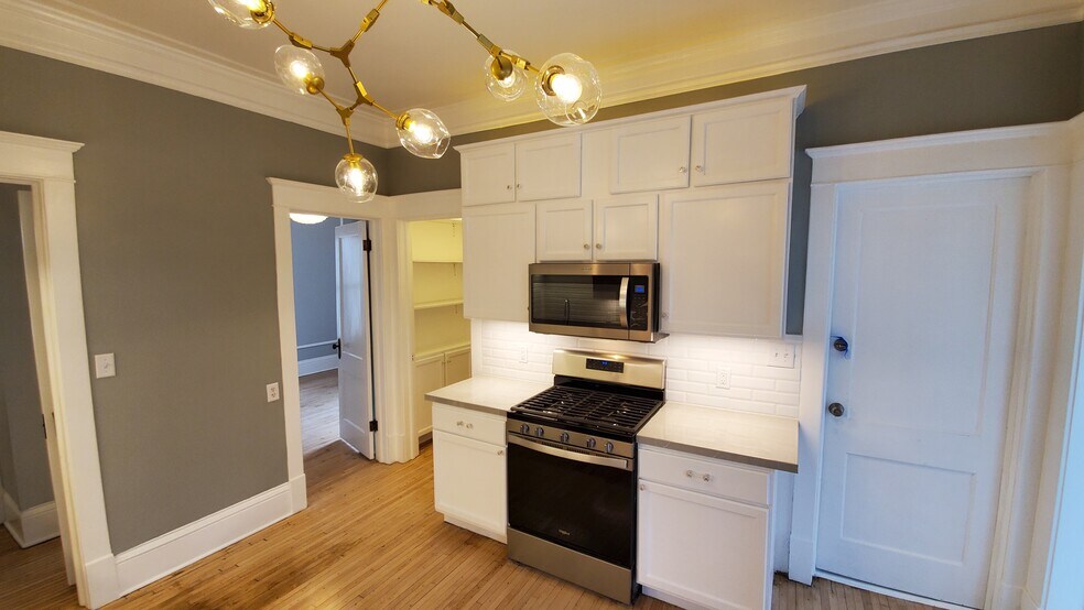 Kitchen - 1400 N Girard Ave N