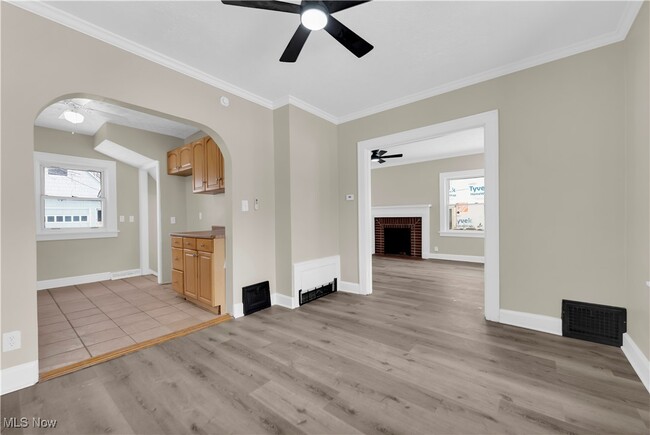 Building Photo - 239 E 214th St