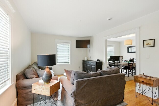 Building Photo - 49 St John St