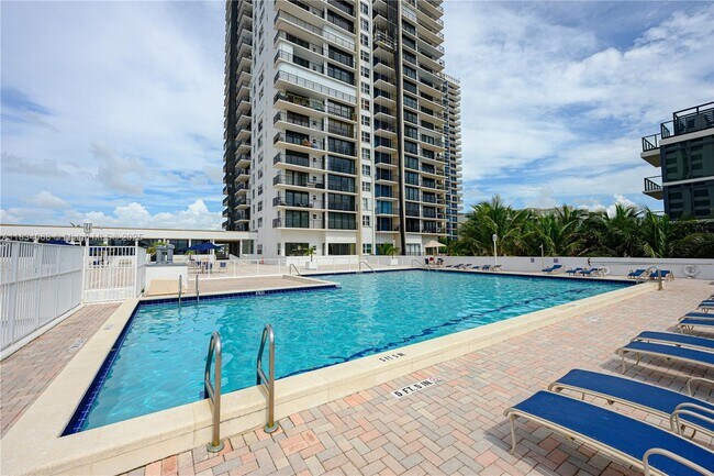 Building Photo - 2201 S Ocean Dr