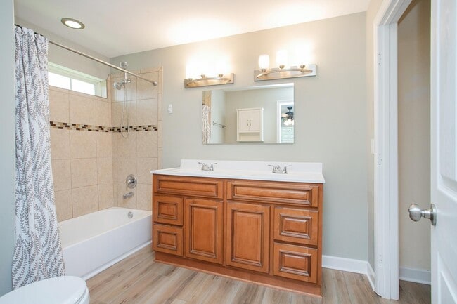 Building Photo - 1014 Douglas Ave