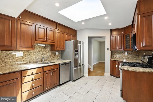 Building Photo - 9104 Hamilton Dr