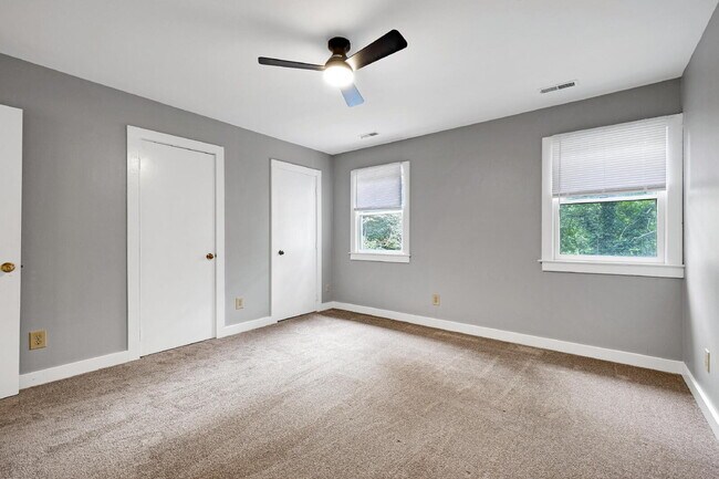 Building Photo - 5544 Kaplan Dr