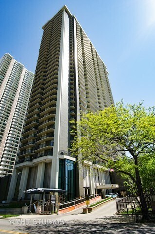 Primary Photo - 6007 N Sheridan Rd