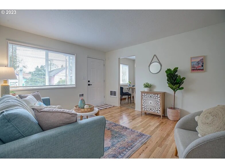 LIVING ROOM - 707 NE 92nd Ave