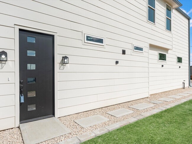 Building Photo - 1130 Miller Rd