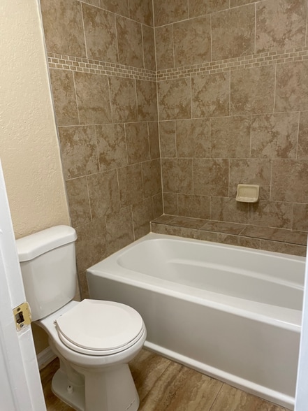 Building Photo - 2942 Antique Oaks Cir