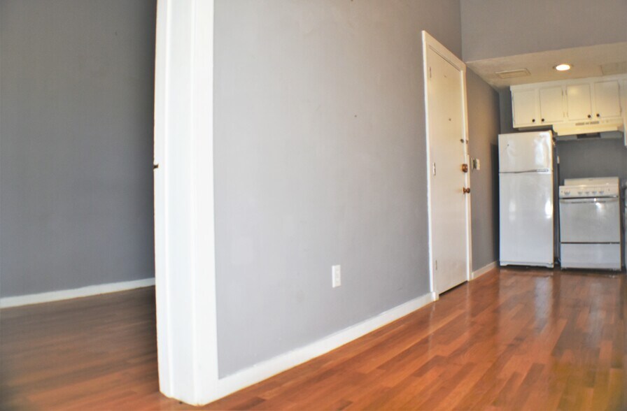 Building Photo - 664 Tremont St