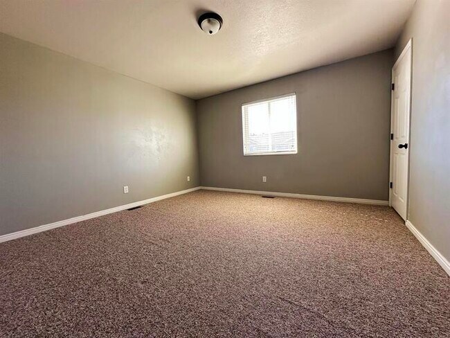 Building Photo - 505 W 350 N