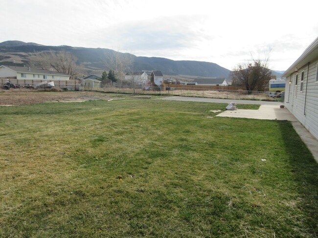 Building Photo - Move-In Bonus!!! 3 bedroom - 2 bath - located in Enoch