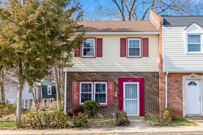 Building Photo - 611 Denton Cir