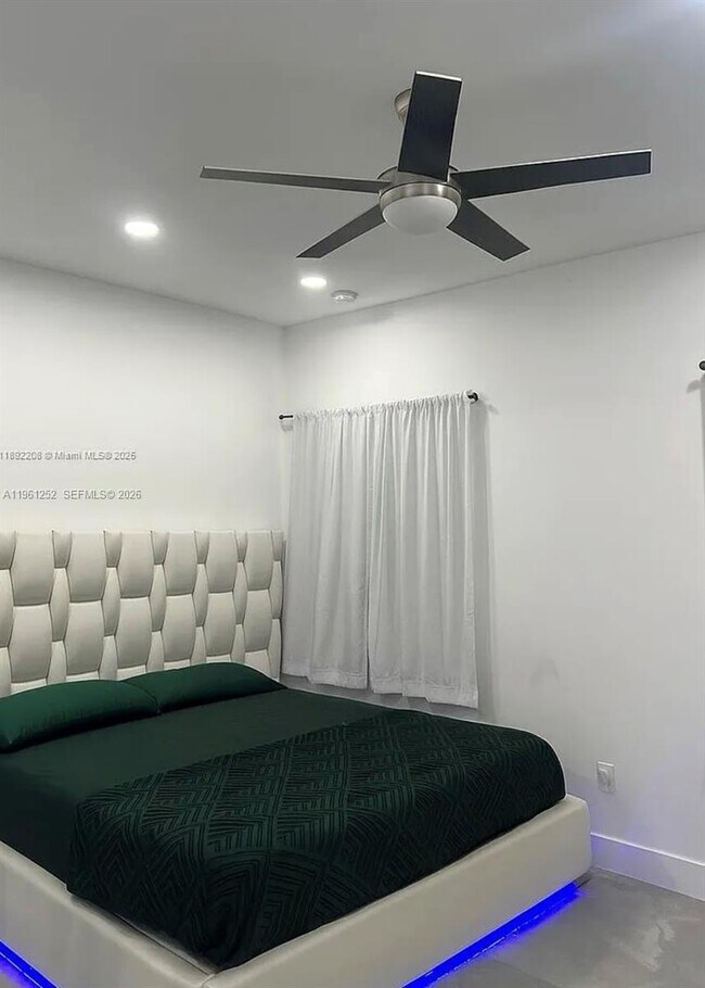 Building Photo - 655 NW 24th Ave