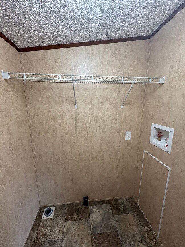 Building Photo - For Rent