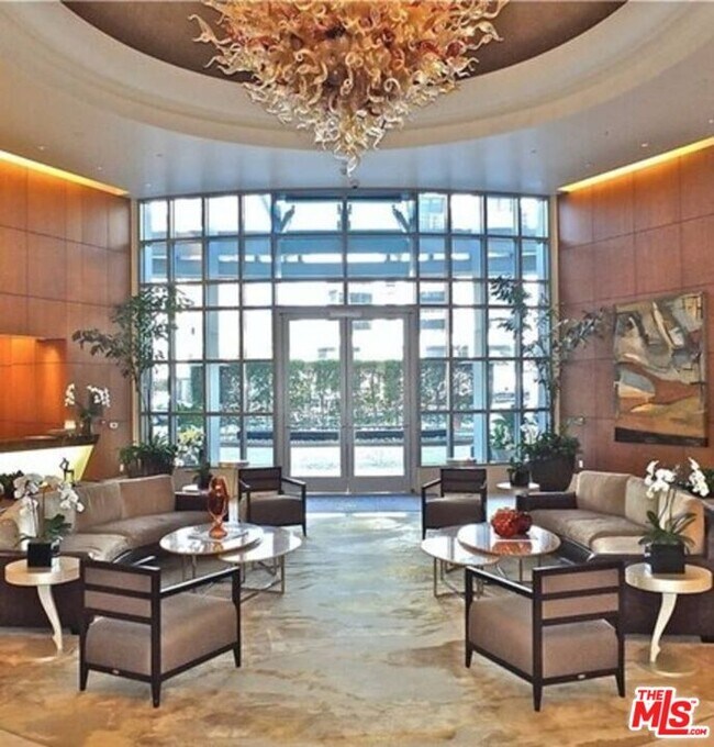 Building Photo - 10776 Wilshire Blvd