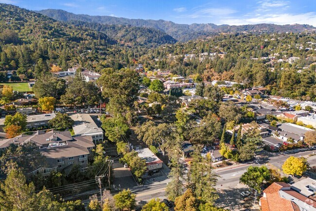 Building Photo - 20430 Saratoga-Los Gatos Rd