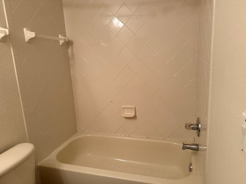 Building Photo - 6530 Lake Pembroke Pl