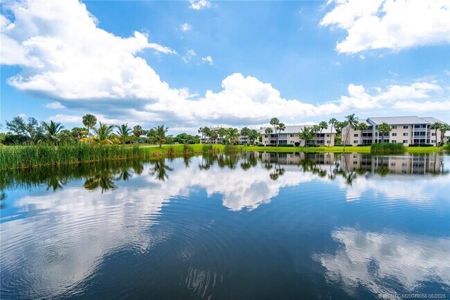 Building Photo - 5553 NE Gulfstream Way