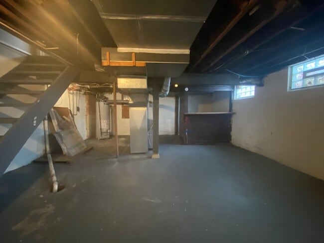 Building Photo - Welcome to this charming two-bedroom, one-bathroom double in the heart of Springfield, OH+