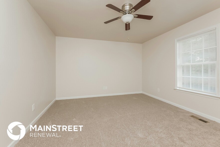 Building Photo - 810 S Hillcrest Rd