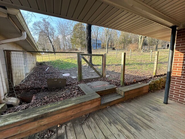 Building Photo - 3 Bdrm/1 Bath Brick Home  Kingsport TN