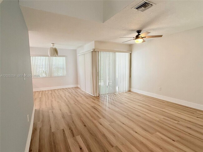 Building Photo - 9832 NW 9th Ct