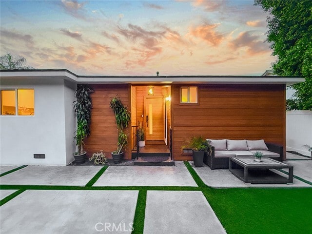Building Photo - 15722 Magnolia Blvd