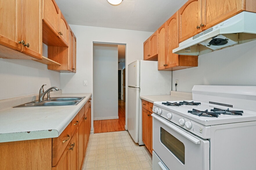 Building Photo - 515 5th St SE