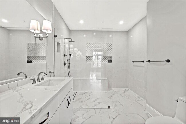 Building Photo - 600 Second St