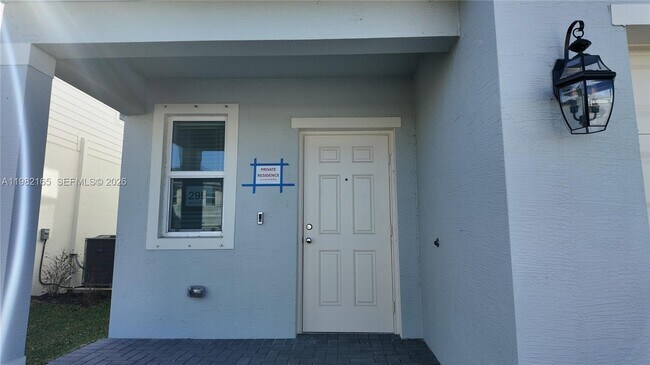 Building Photo - 10722 NW Moon Rise Ln