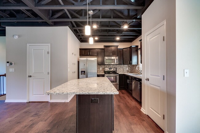 Building Photo - 9581 Tahoe Dr