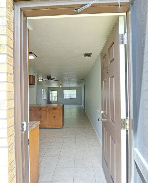 Building Photo - 3909 Ocean View Dr