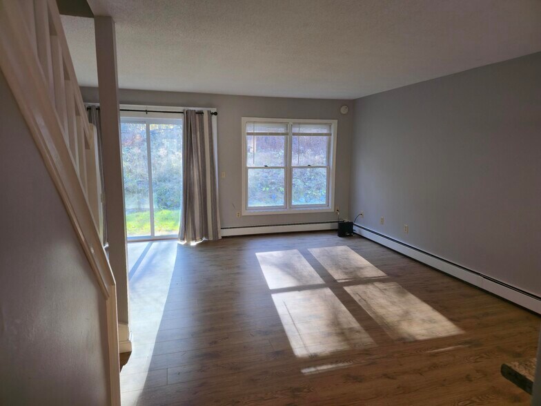 Dining/Living Room - 10 Merrill Pl