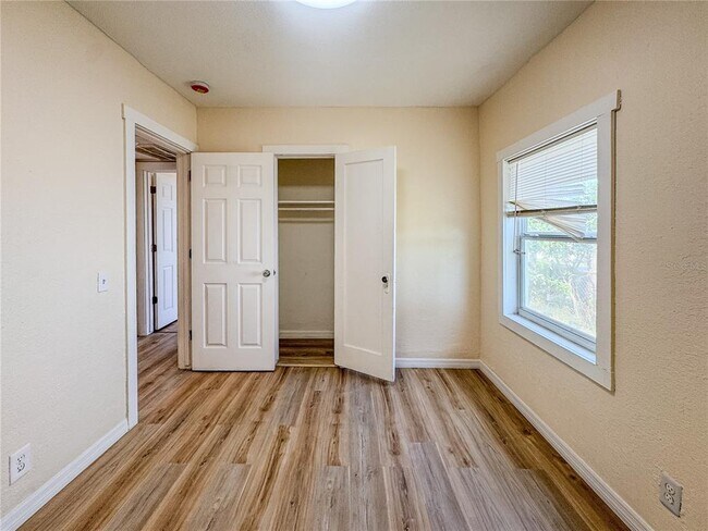 Building Photo - 2017 Hemlock St