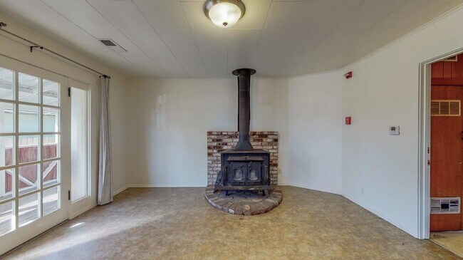 Building Photo - 293 G St