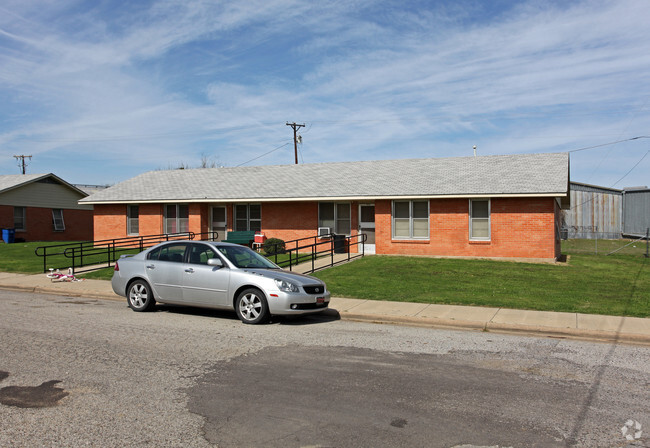 Building Photo - Ennis Village