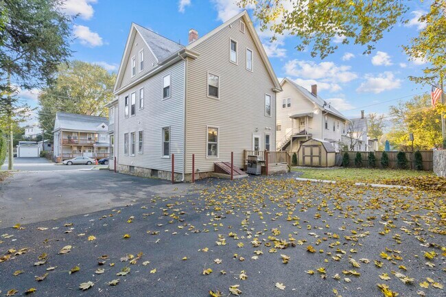 Building Photo - 32 Oak Ave