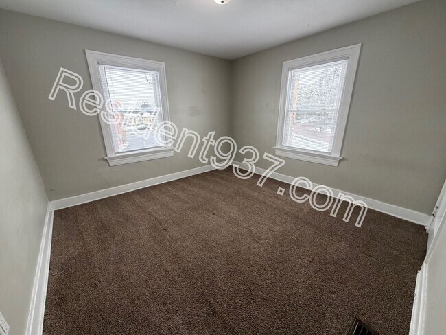 Building Photo - 2 Bed 1 Bath