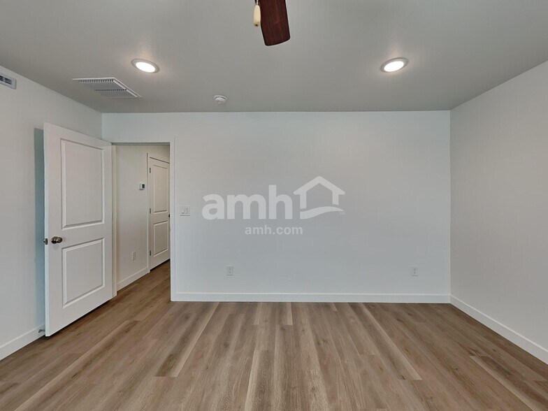 Building Photo - 9737 W Luxton Ln