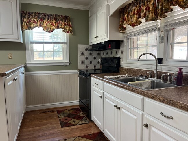 Building Photo - Available Now: 3/2 in Woodruff!